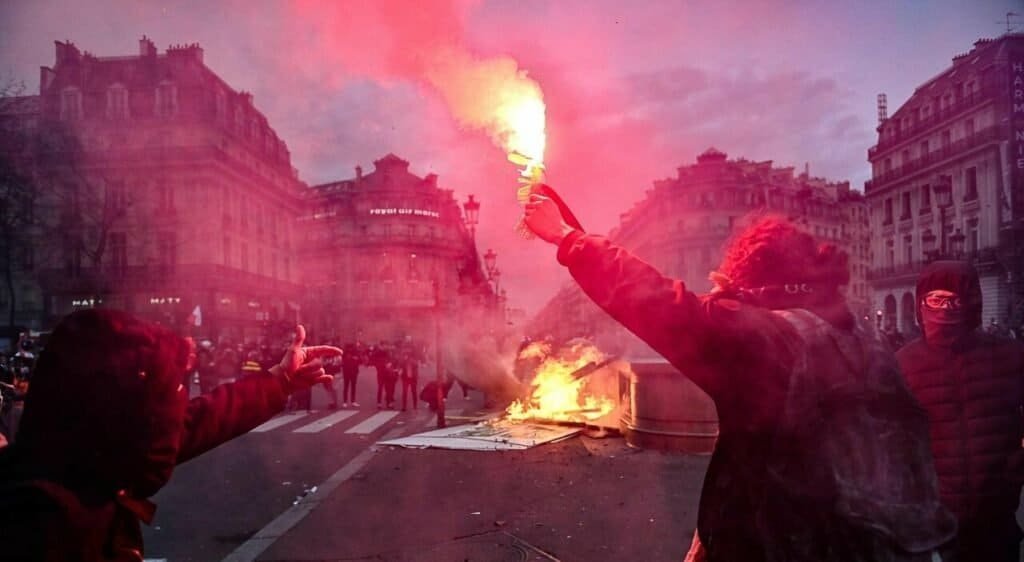 SCONTRI A PARIGI