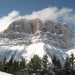 Montagne innevate del Vercors sotto un cielo chiaro