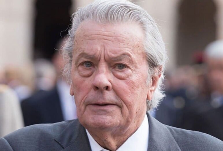 Alain Delon vorrebbe ricorrere al suicidio assistito